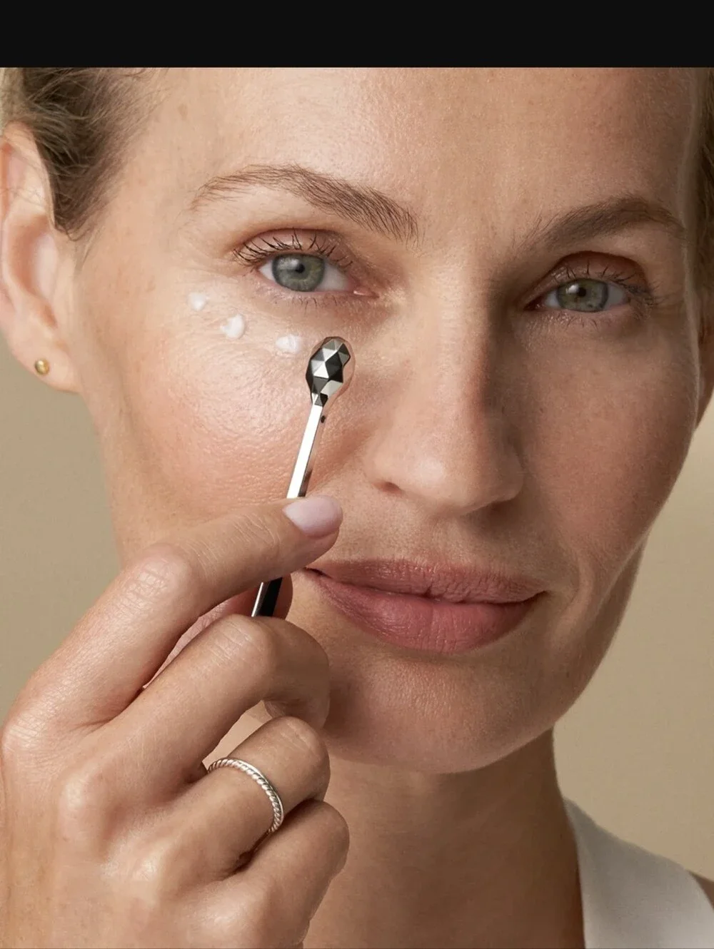 New Cle de Peau Platinum Eye Massager - Picture 5 of 5